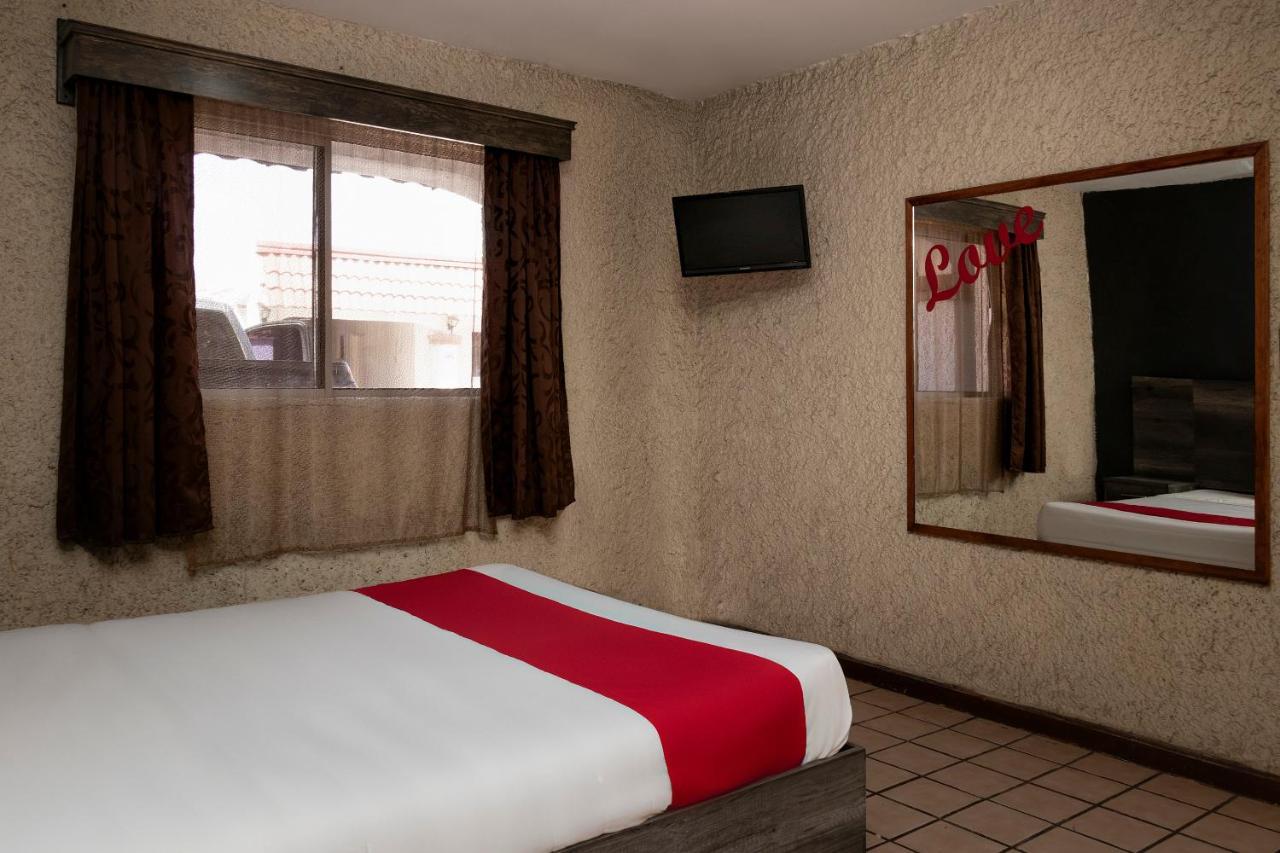 Oyo Hotel Real Del Sur, Estadio צ'יוואווה מראה חיצוני תמונה